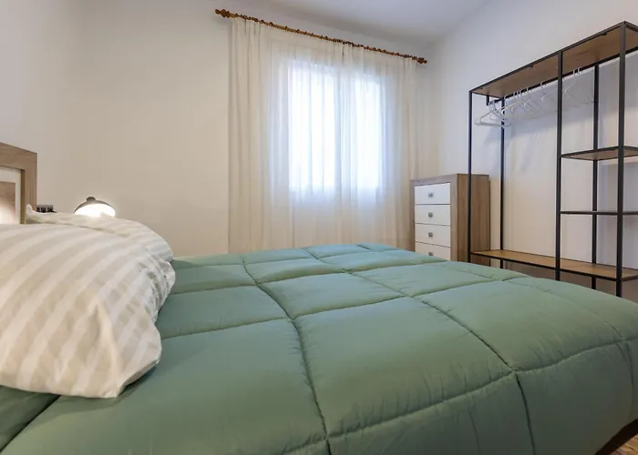 Vivienda Con Jardin Y Acceso A Pequena Playa