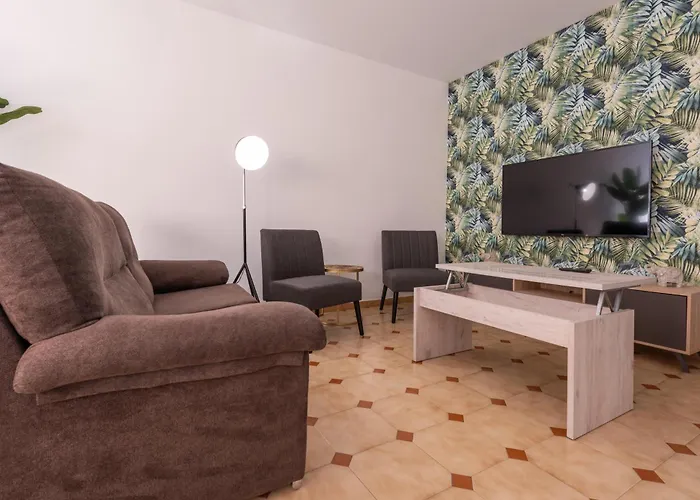 Vivienda Con Jardin Y Acceso A Pequena Playa