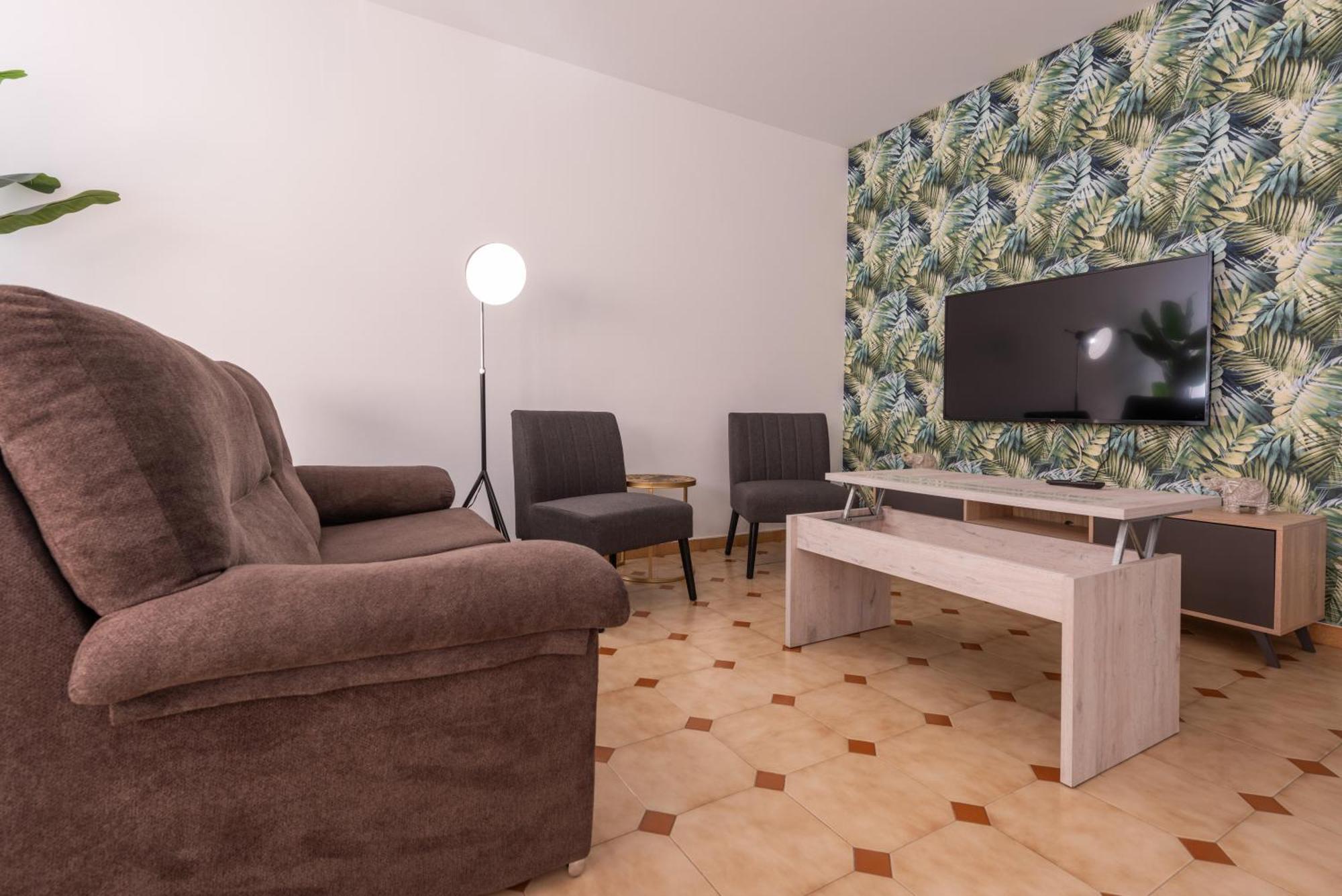 Vivienda Con Jardin Y Acceso A Pequena Playa *