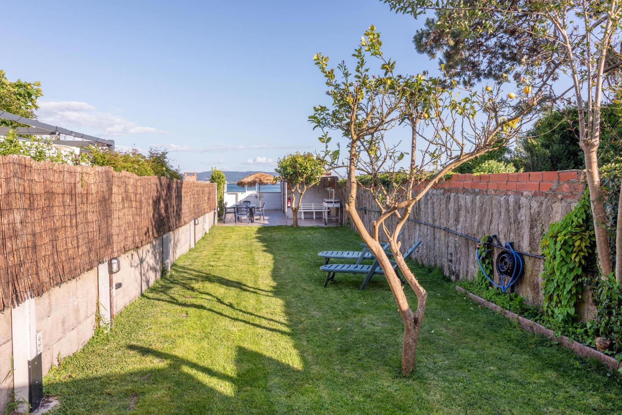 Vivienda Con Jardin Y Acceso A Pequena Playa *